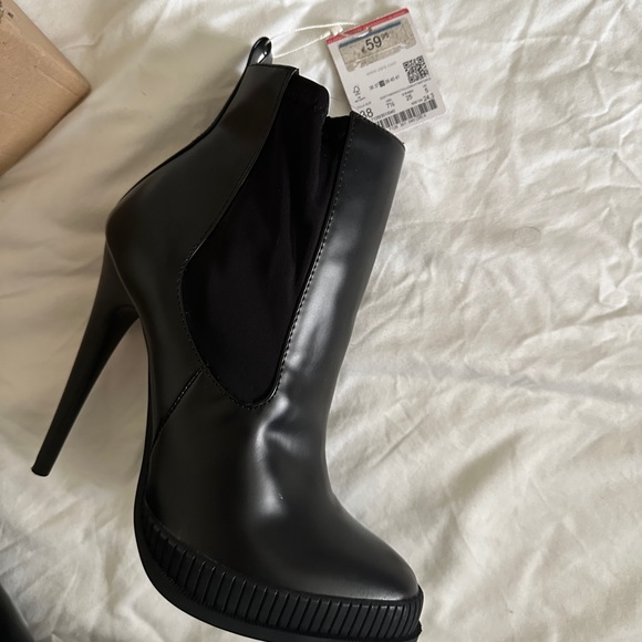 Zara black leather boots - Picture 3 of 4